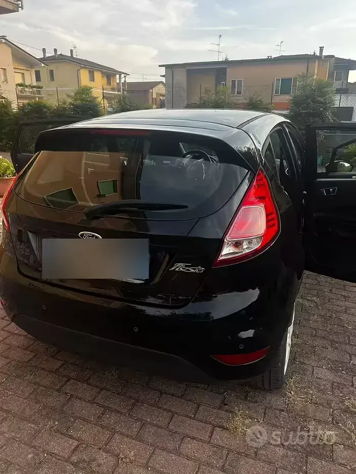 Usata Ford Fiesta 75 CV (55 kW) 2014 Nero Utilitaria