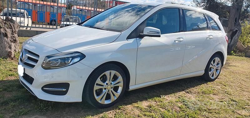 Usata Mercedes B200 140 CV (102 kW) 2015 Bianco Monovolume