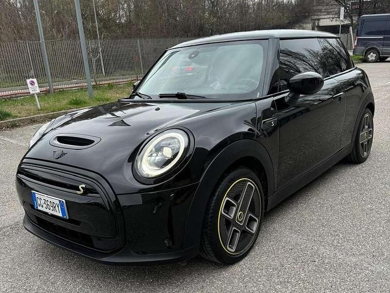 Usata Mini Cooper S 75 kW (102 CV) 2021 Nero Utilitaria