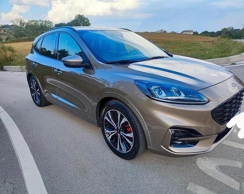 Usata Ford Kuga Titanium X 120 CV (88 kW) 2020 Oro SUV