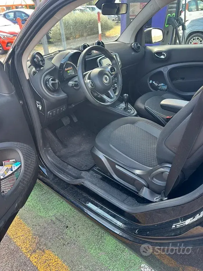 Usata Smart ForTwo Coupé 41 kW (56 CV) 2021 Blu Utilitaria
