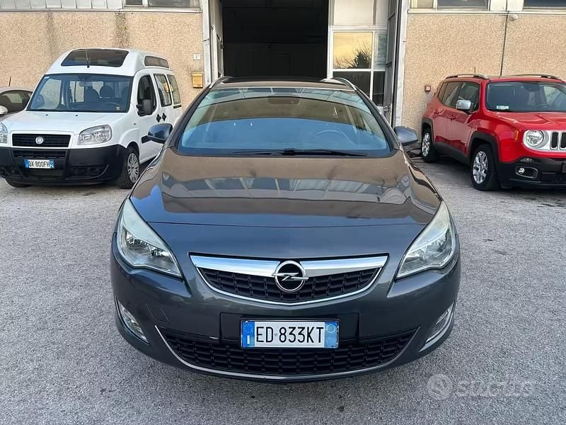 Usata Opel Astra Cosmo 110 CV (80 kW) 2011 Grigio Station wagon
