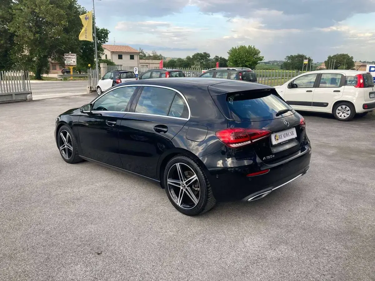 Usata Mercedes A180 116 CV (85 kW) 2020 Nero Berlina