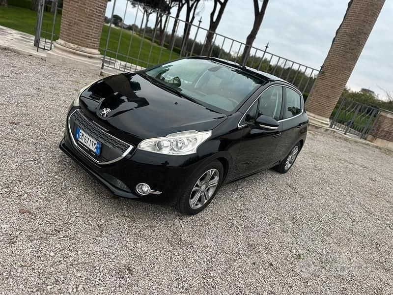 Usata Peugeot 208 82 CV (60 kW) 2012 Nero Utilitaria