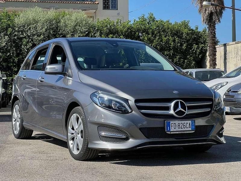 Usata Mercedes B180 Premium 109 CV (80 kW) 2016 Grigio Utilitaria