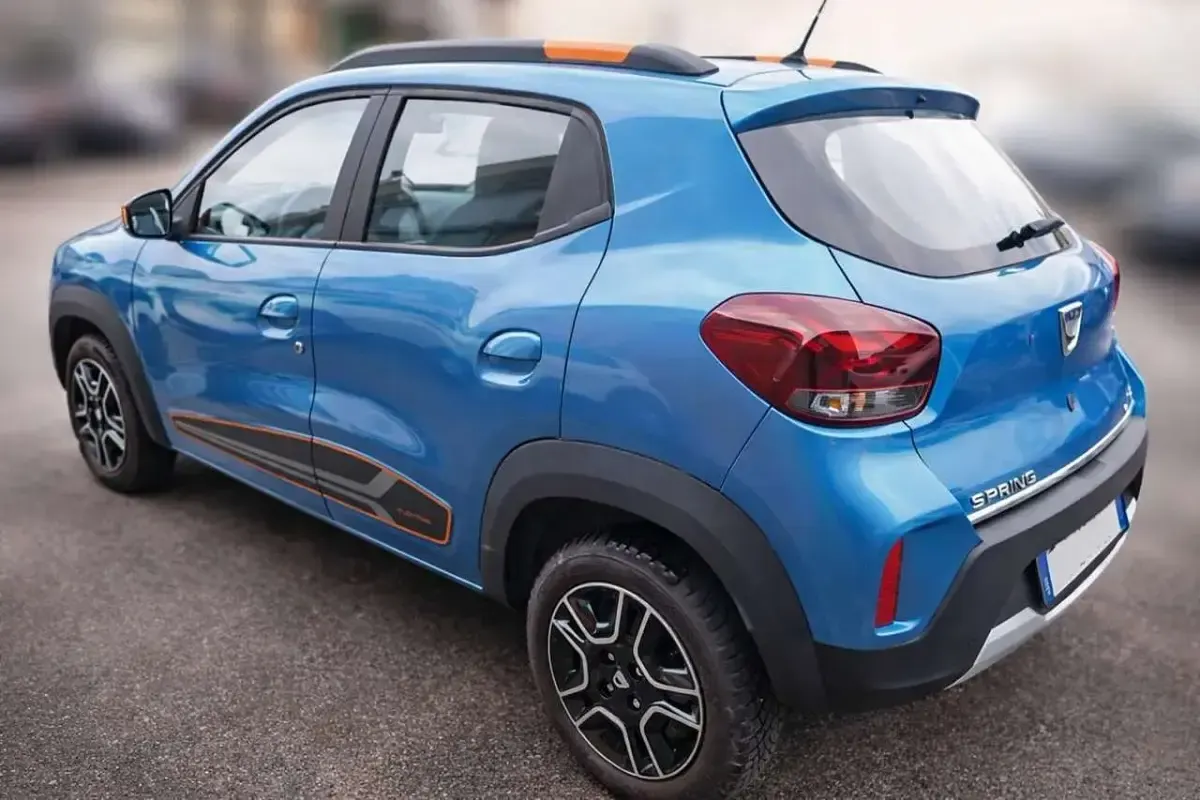 Usata Dacia Spring Comfort Plus 33 kW (45 CV) 2022 Blu/azzurro Utilitaria
