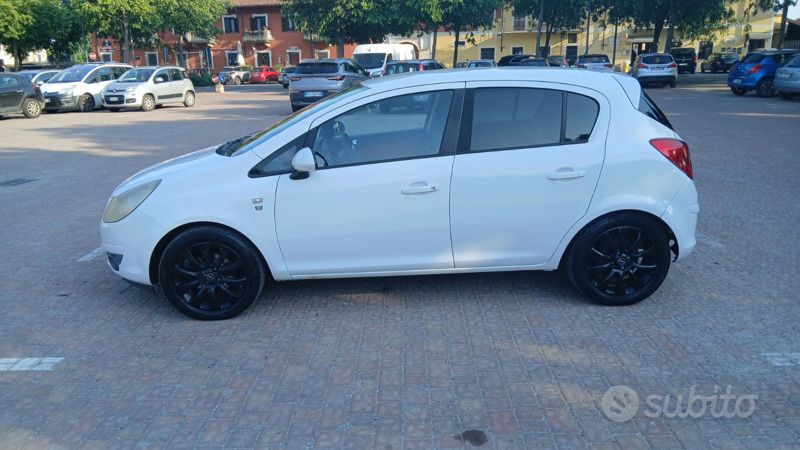 Usata Opel Corsa 86 CV (63 kW) 2012 Bianco Coupé