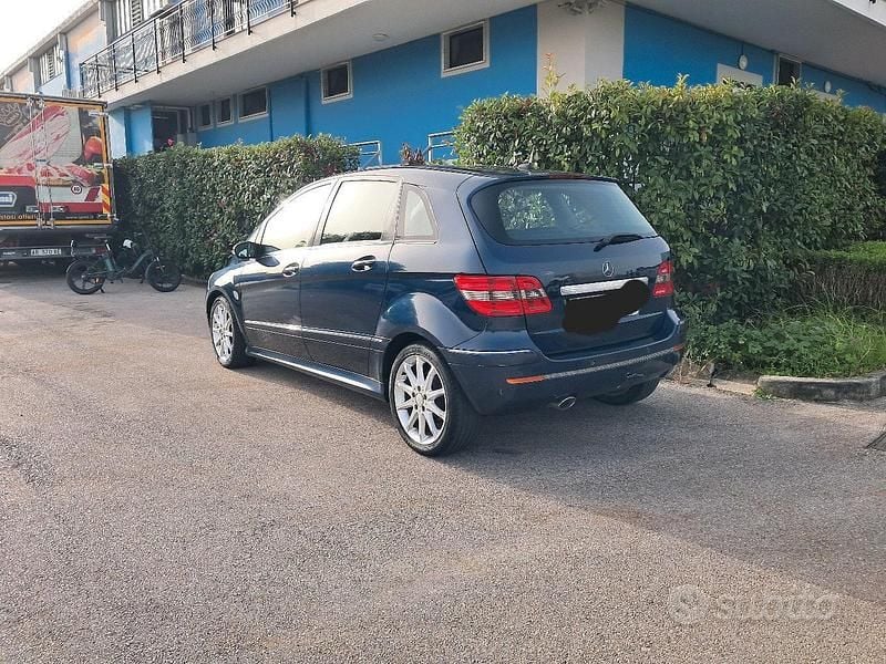 Usata Mercedes B180 109 CV (80 kW) 2008 Blu Monovolume