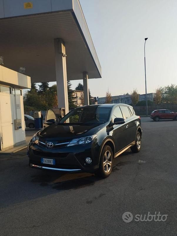 Usata Toyota RAV4 Active 124 CV (91 kW) 2015 Blu Berlina