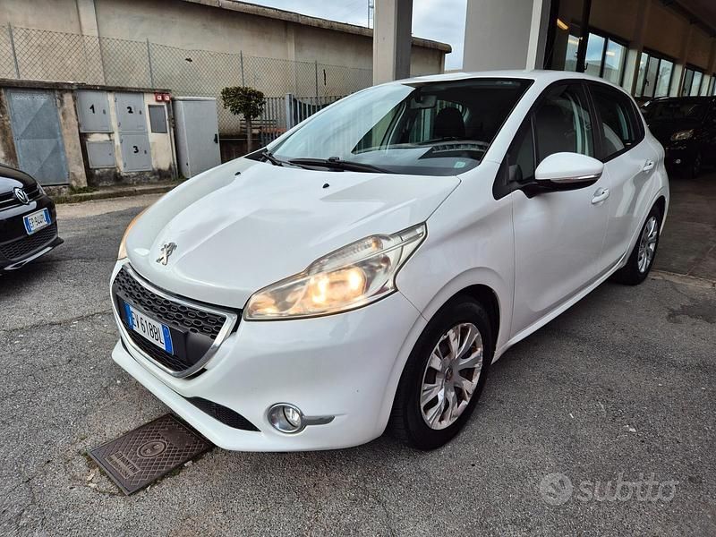 Usata Peugeot 208 Active 82 CV (60 kW) 2014 Bianco Utilitaria