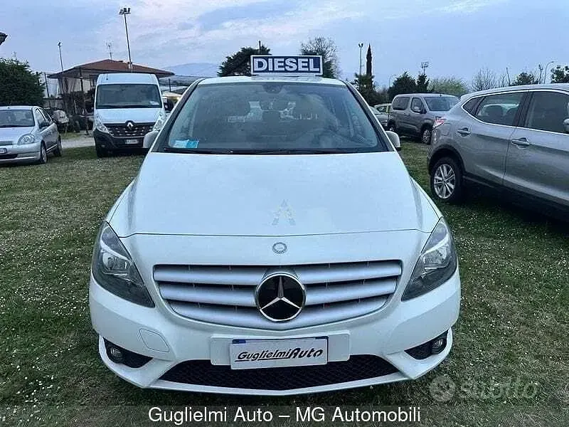 Usata Mercedes B180 Premium 109 CV (80 kW) 2014 Bianco Utilitaria