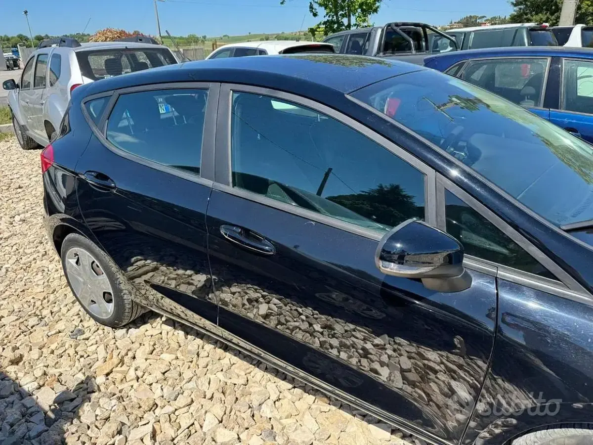 Usata Ford Fiesta Titanium 84 CV (61 kW) 2017 Nero Utilitaria