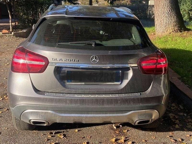 Begagnad Mercedes GLA200 Premium 136 HK (100 kW) 2019 Grå SUV