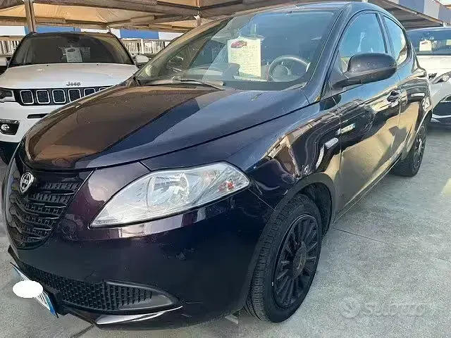 Usata Lancia Ypsilon 95 CV (69 kW) 2014 Viola Utilitaria