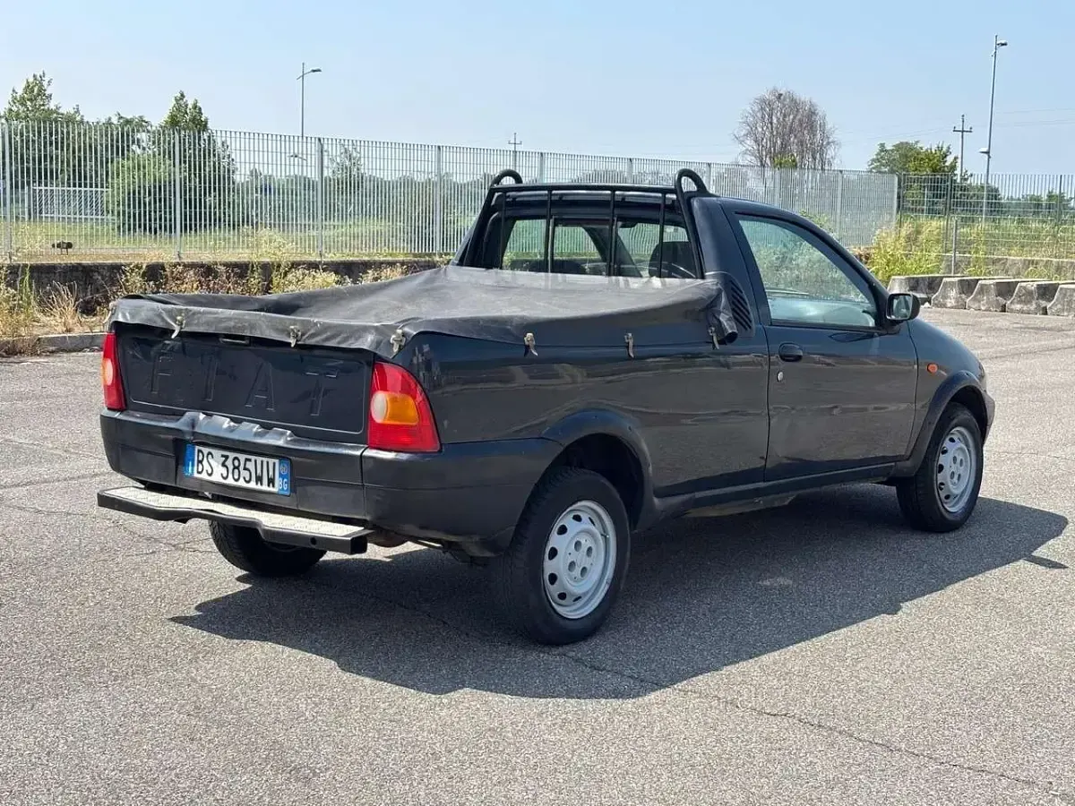 Usata Fiat Strada 82 CV (60 kW) 2001 Blu/azzurro Pick-up