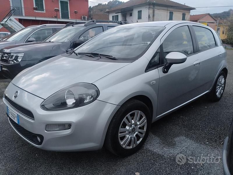 Grigio Usata 2013 Fiat Punto Lounge Tre volumi | 5000 € (Buon prezzo) - Immagine 1/1