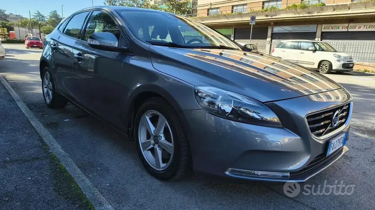 Usata Volvo V40 115 CV (84 kW) 2015 Grigio Berlina
