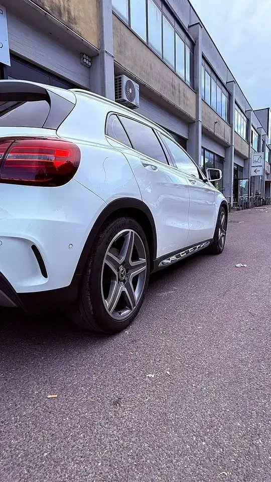 Usata Mercedes GLA180 Premium 122 CV (89 kW) 2018 Bianco SUV