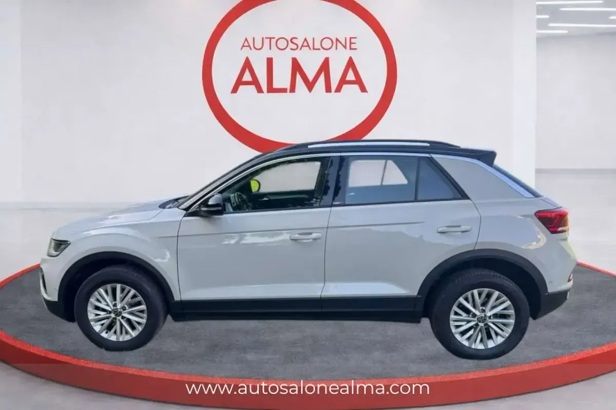 Usata VW T-Roc Life 110 CV (80 kW) 2024 Beige SUV