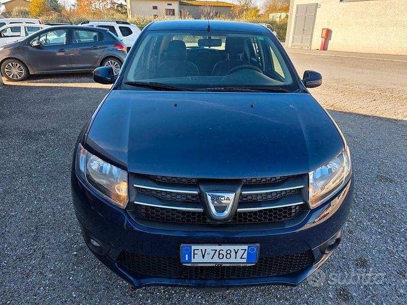 Usata Dacia Sandero Lauréate 75 CV (55 kW) 2014 Blu Berlina
