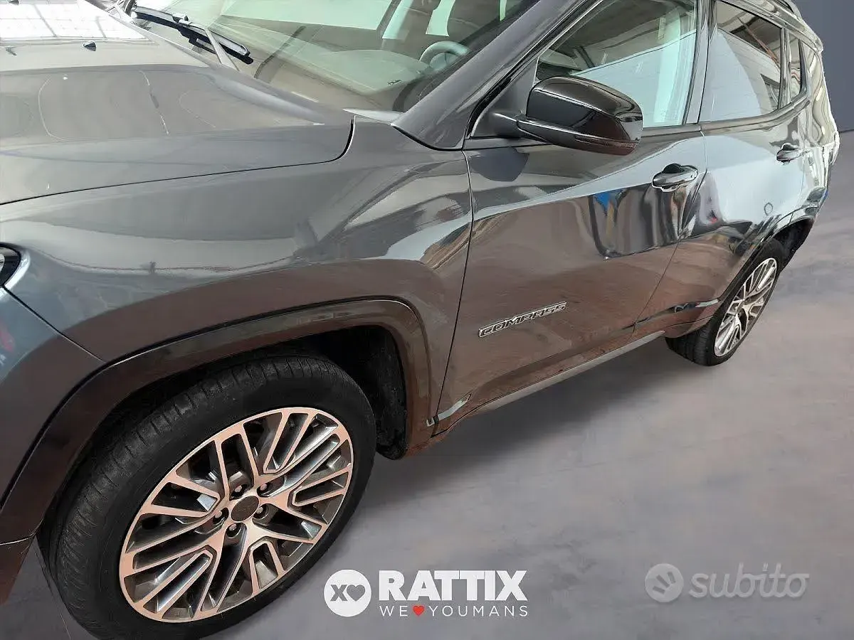 Usata Jeep Compass Summit 131 CV (96 kW) 2025 Grey graphite SUV