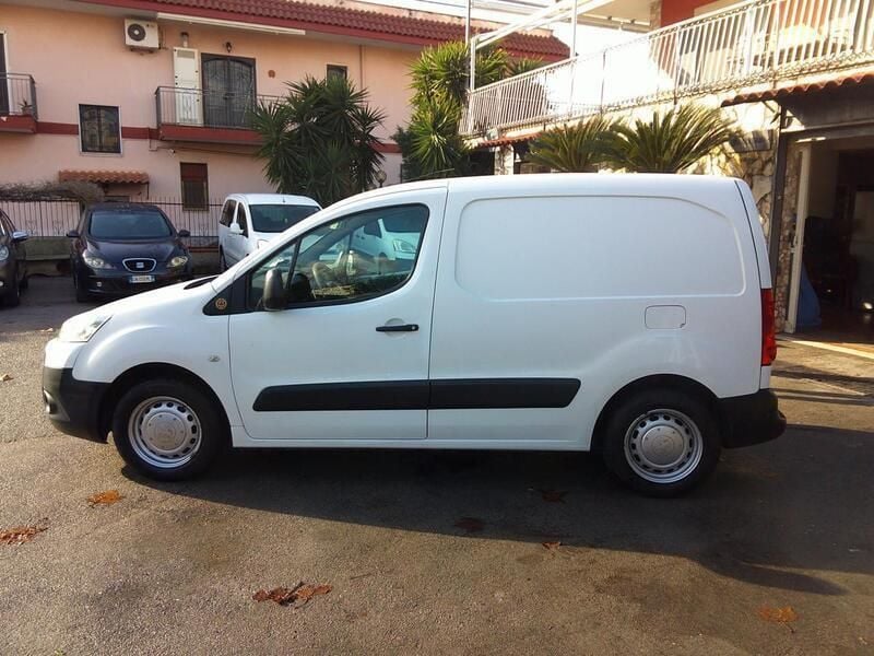 Usata Peugeot Partner Tepee Comfort 74 CV (54 kW) 2009 Bianco Monovolume