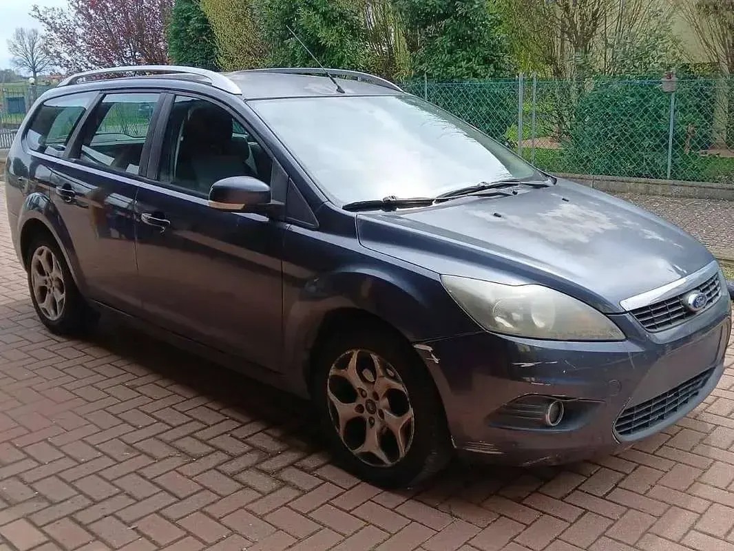 Usata Ford Focus Style 111 CV (81 kW) 2010 Grigio Station wagon