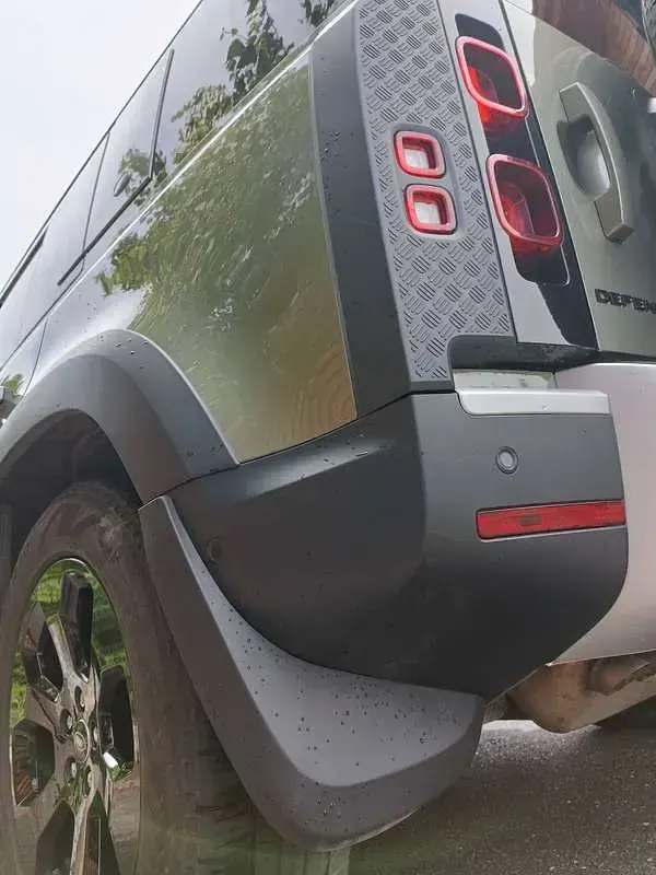 Usata Land Rover Defender SE 200 CV (147 kW) 2024 Verde SUV