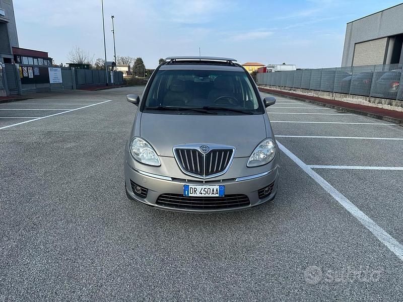 Usata Lancia Musa 95 CV (69 kW) 2008 Grigio Monovolume