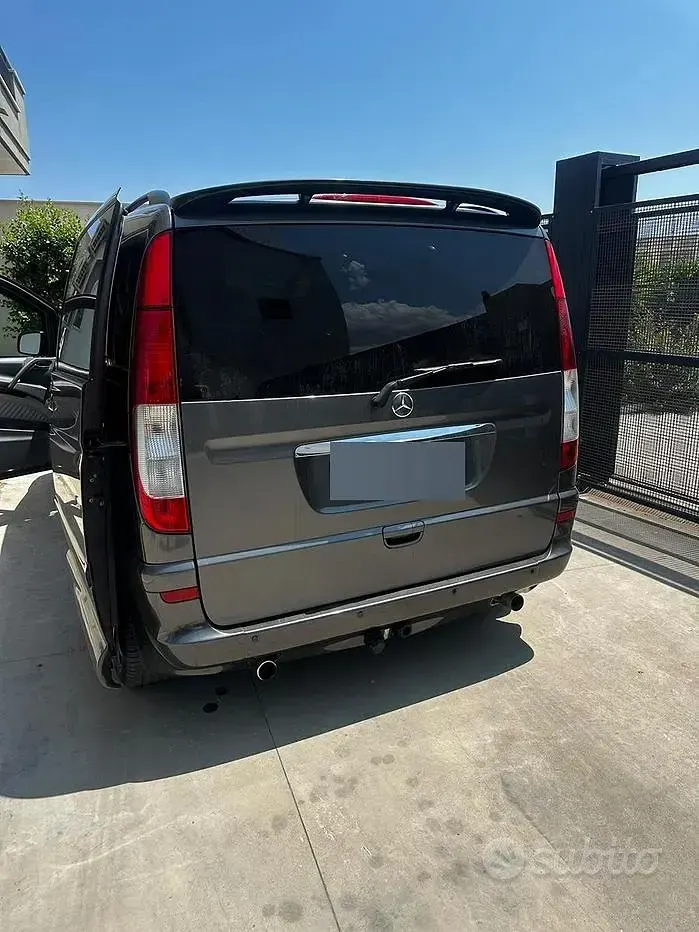 Usata Mercedes Viano 150 CV (110 kW) 2010 Grigio Monovolume