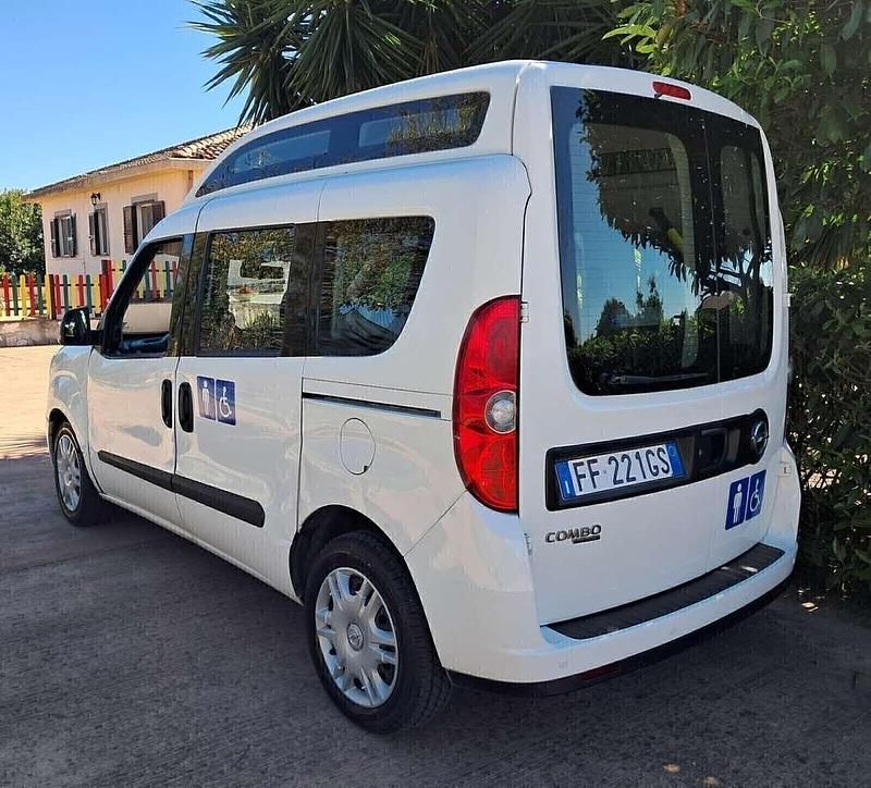 Usata Opel Combo 120 CV (88 kW) 2016 Bianco Monovolume