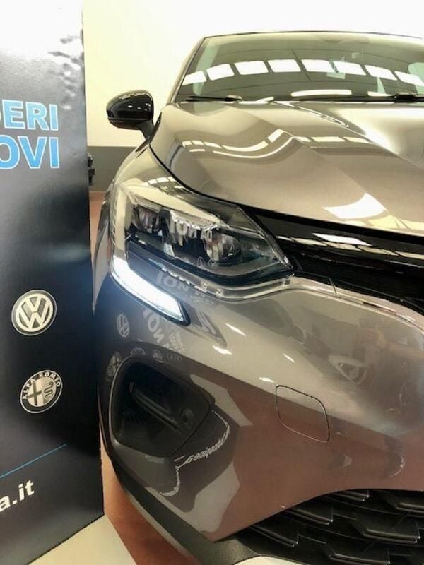 Usata Renault Captur Business 101 CV (74 kW) 2021 Grigio SUV