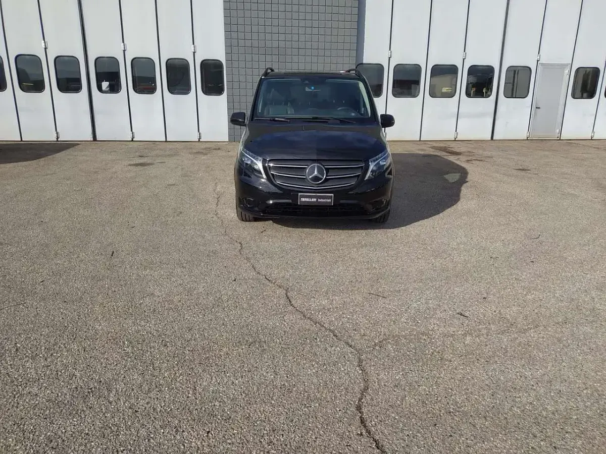 Usata Mercedes Vito 190 CV (139 kW) 2023 Nero ossidania Furgone