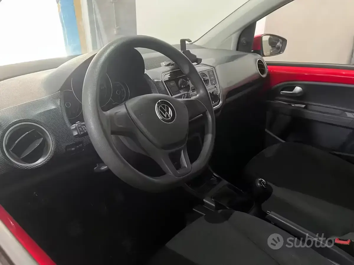 Usata VW up! Move 68 CV (50 kW) 2020 Rosso Utilitaria