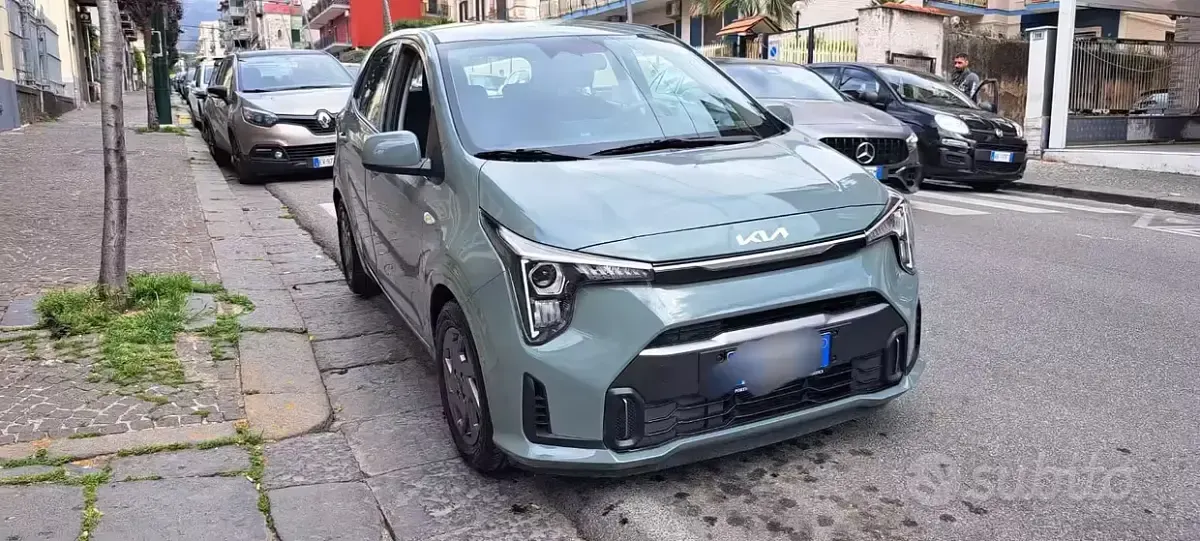 Usata Kia Picanto 61 CV (44 kW) 2024 Verde Utilitaria