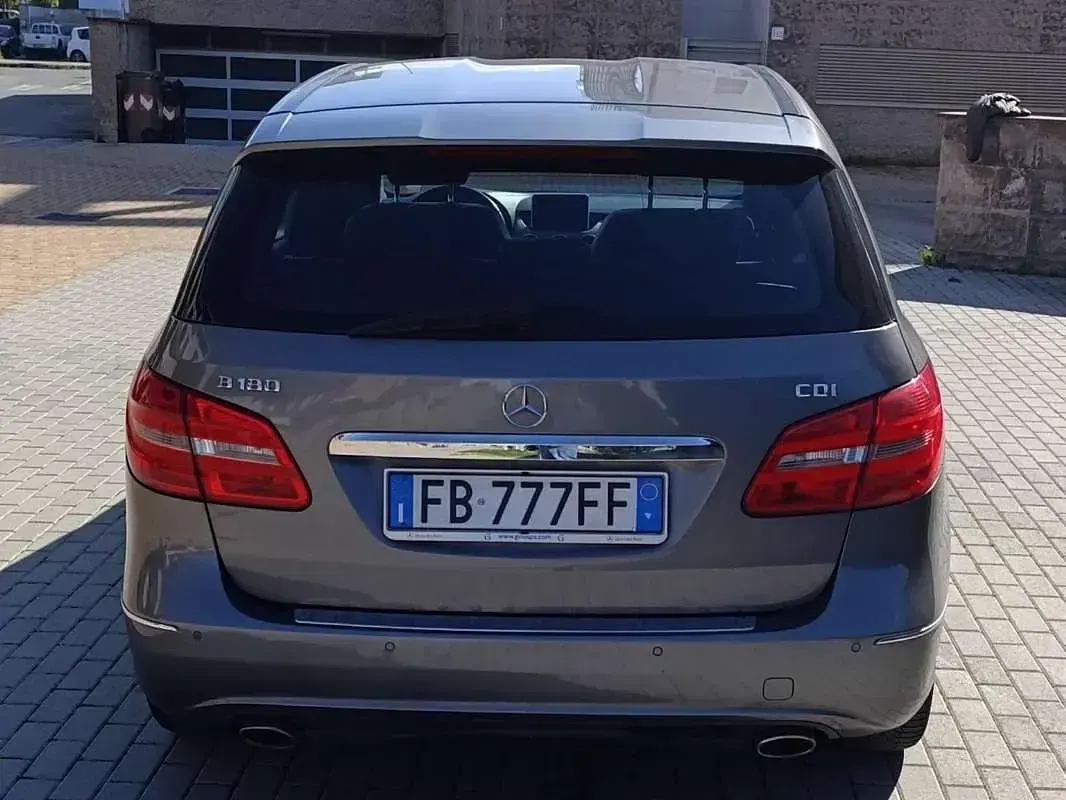Usata Mercedes B180 109 CV (80 kW) 2014 Grigio Utilitaria