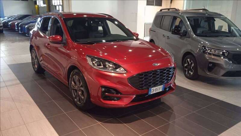 Usata Ford Kuga ST-Line 120 CV (88 kW) 2020 Rosso metallizzato SUV