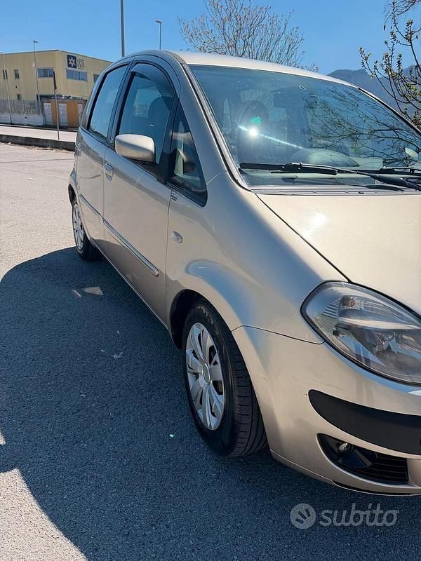 Usata Lancia Musa 69 CV (50 kW) 2005 Giallo Monovolume