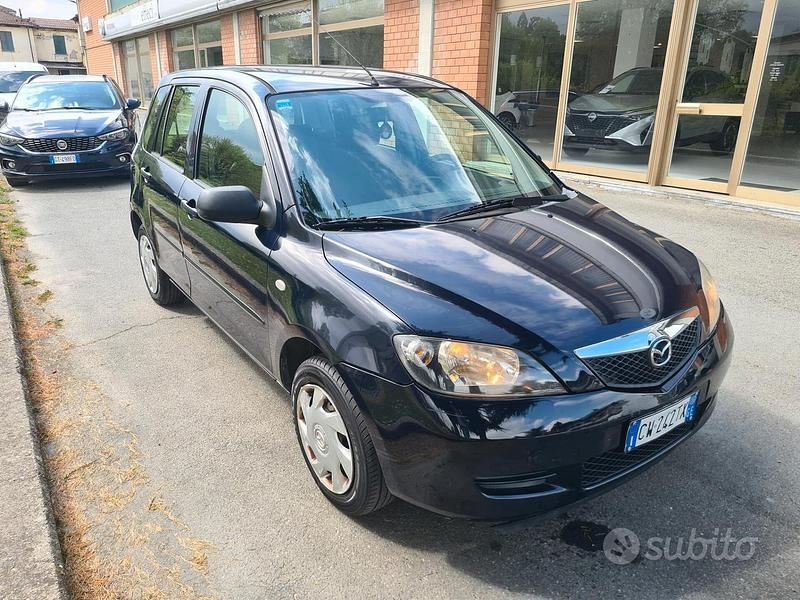 Usata Mazda 2 75 CV (55 kW) 2005 Nero Utilitaria
