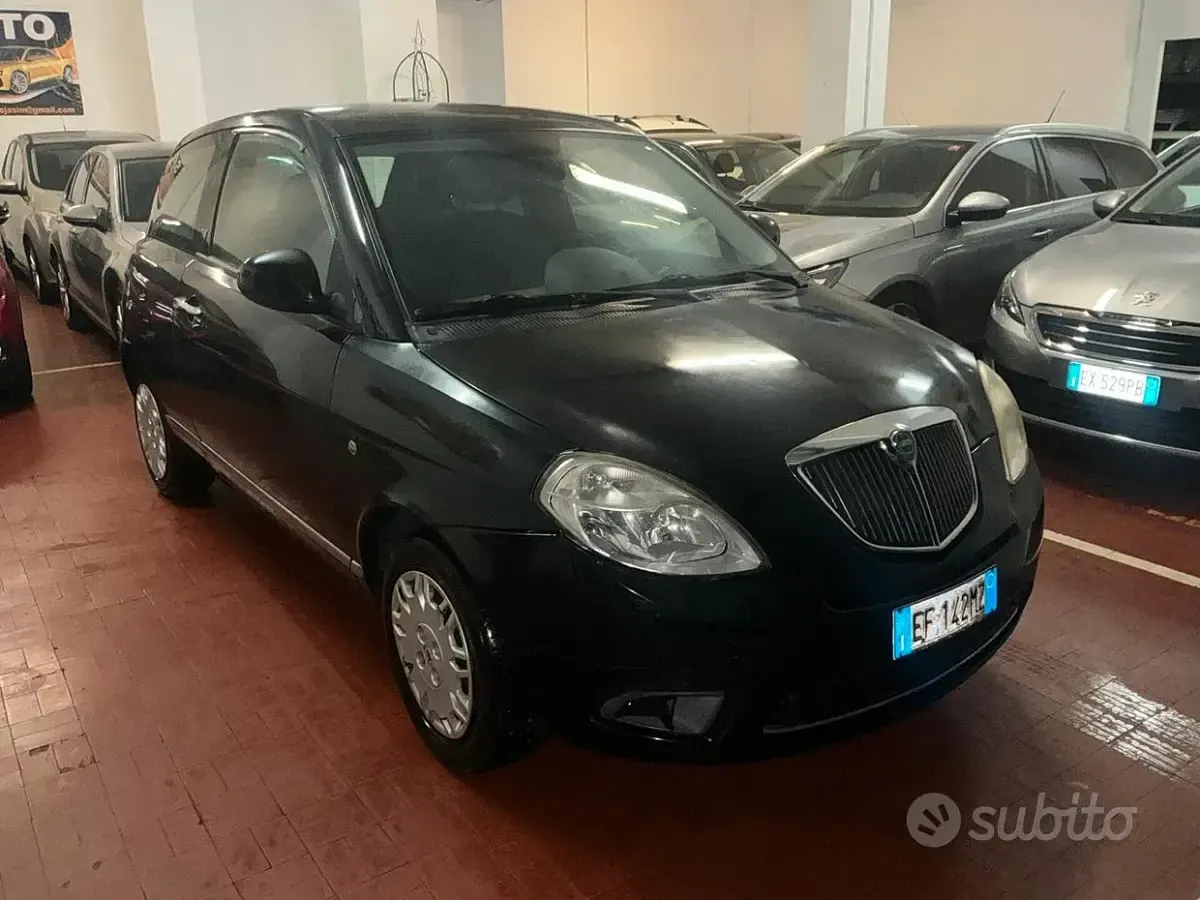 Usata Lancia Ypsilon Platinum 69 CV (50 kW) 2011 Nero Utilitaria