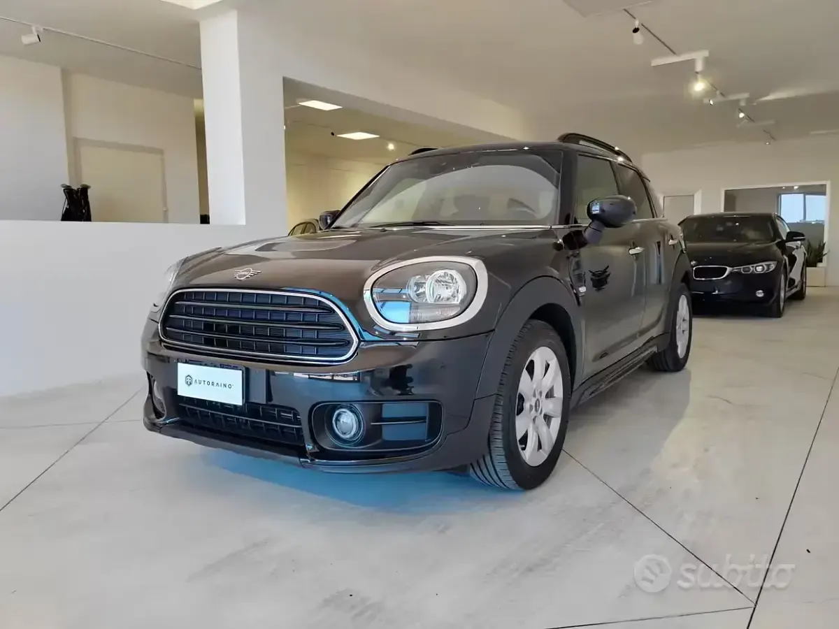 Usata Mini Countryman Business 116 CV (85 kW) 2020 Nero SUV