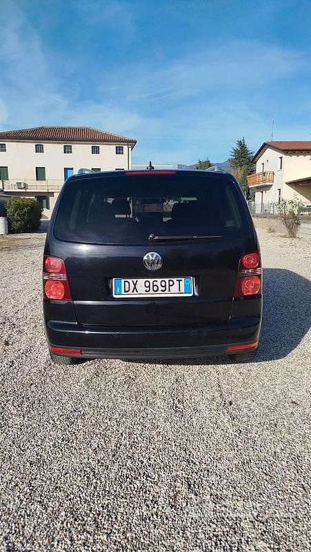 Usata VW Touran 105 CV (77 kW) 2008 Nero Monovolume