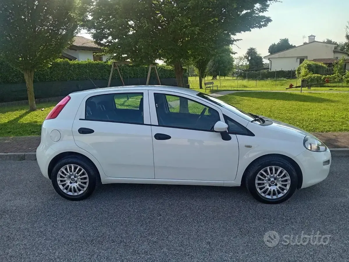 Usata Fiat Grande Punto 75 CV (55 kW) 2018 Utilitaria