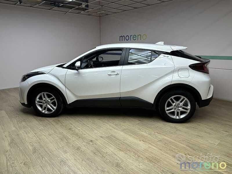 Usata Toyota C-HR Active 122 CV (89 kW) 2022 Bianco SUV