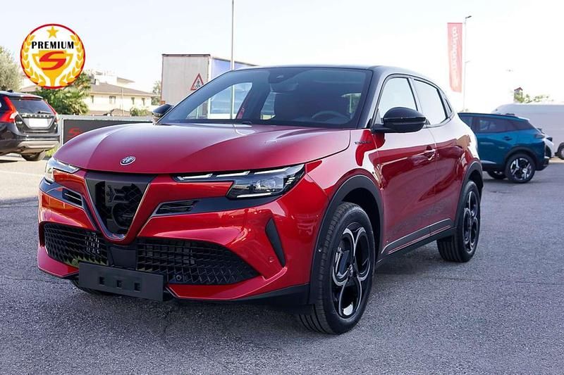 Nuova Alfa Romeo Junior Edizione Speciale 136 CV (100 kW) 2025 Rosso brera tetto nero SUV