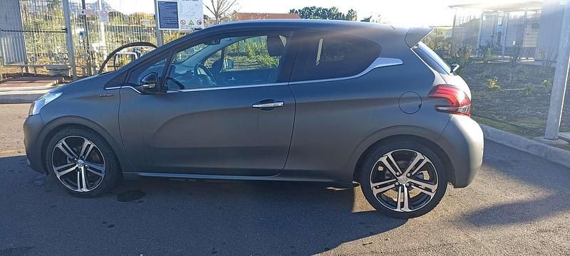 Usata Peugeot 208 GT-line 120 CV (88 kW) 2016 Grigio Utilitaria