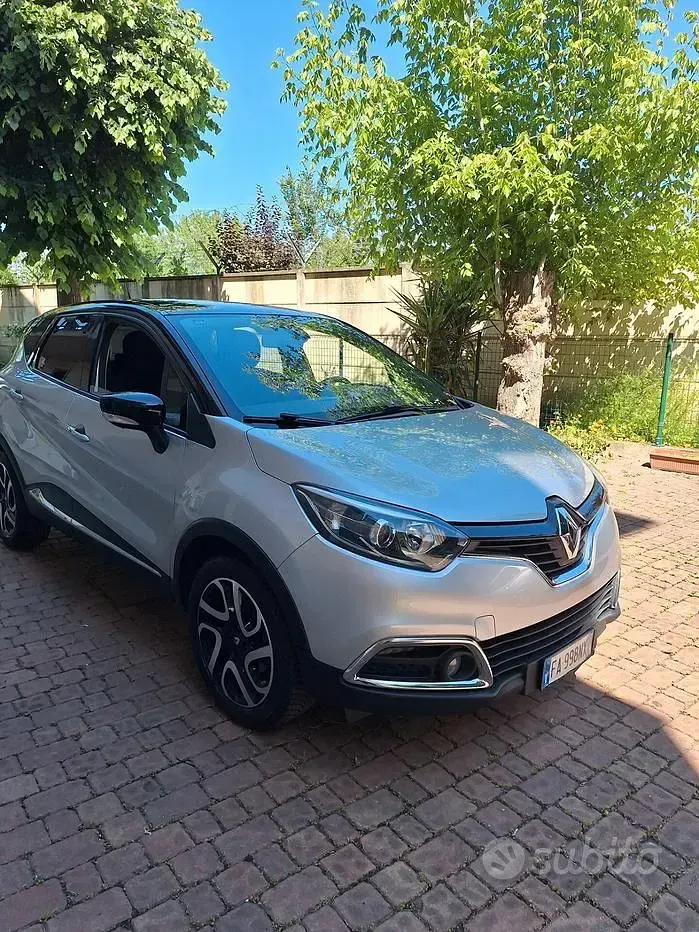 Usata Renault Captur Intens 90 CV (66 kW) 2015 Grigio SUV