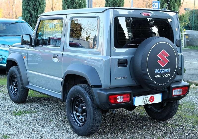 Usata Suzuki Jimny 102 CV (75 kW) 2024 Grigio islanda SUV