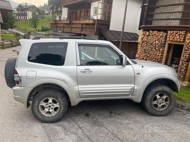 Usata Mitsubishi Pajero 165 CV (121 kW) 2001 Grigio SUV