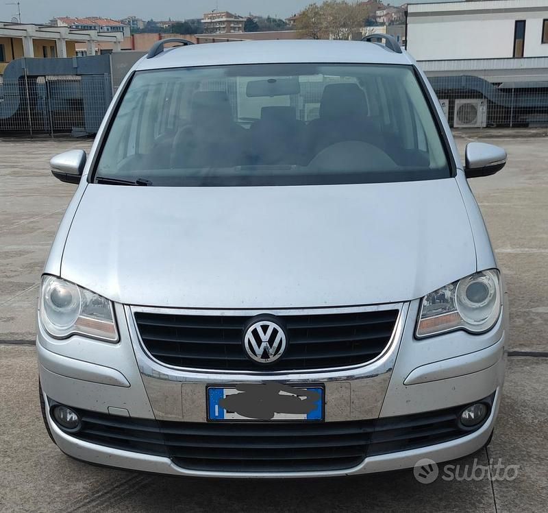Usata VW Touran 140 CV (102 kW) 2010 Grigio Monovolume